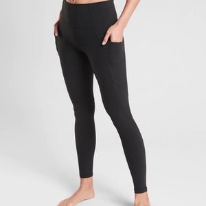 Athleta Stash Pocket Salutation Tight Size XS Black